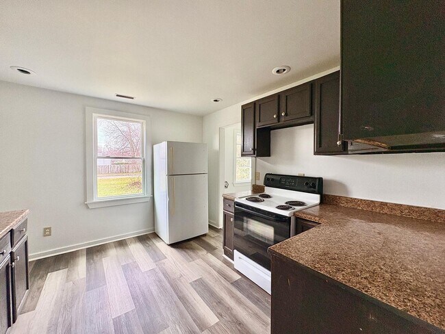 Building Photo - 2117 Bertrand St