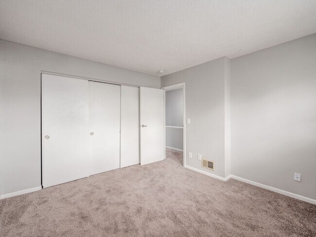 Building Photo - 2017 Queensgate Ln