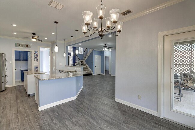 Building Photo - 7810 Duchess St