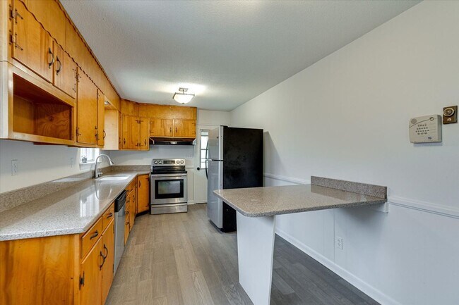 Building Photo - 3 bedroom, 1.5 Bathroom for rent!