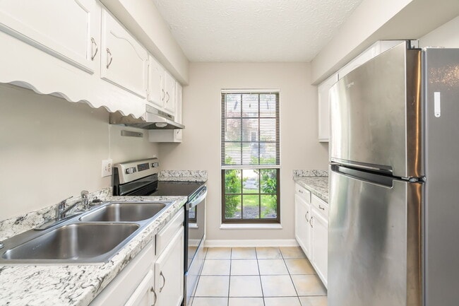 Building Photo - 118 Ladbrook Ln