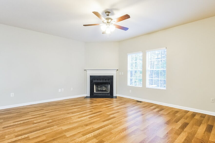 Building Photo - 705 Marjam Ln