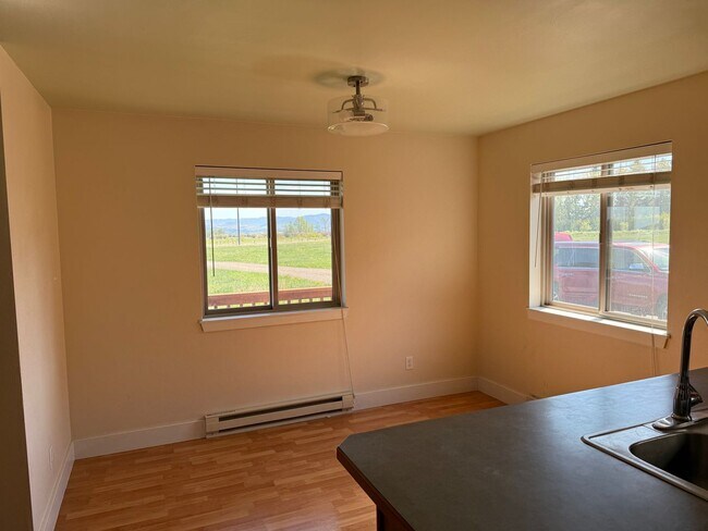 Building Photo - 3 Bedroom 2 Bathroom South of Bozeman!