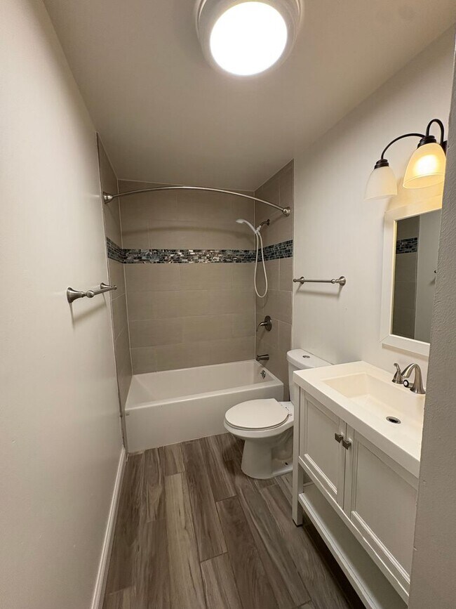 Building Photo - 254 De Soto Dr