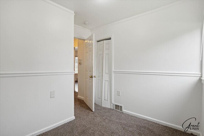 Building Photo - $1,200 - 3 Bed / 1 Bath House in Eastpointe