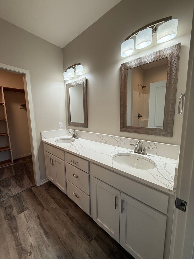 Building Photo - 2 Bedroom/2.5 Bath ranch townhome with 2 stall garage located in SE Lincoln