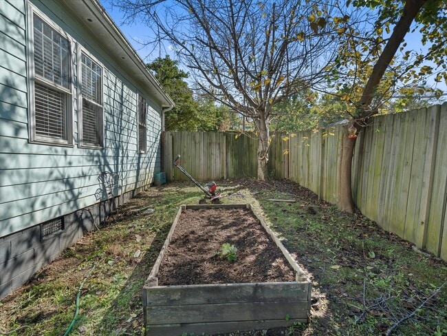 Building Photo - 3 Bedroom/2 bath house close to Optimist H...