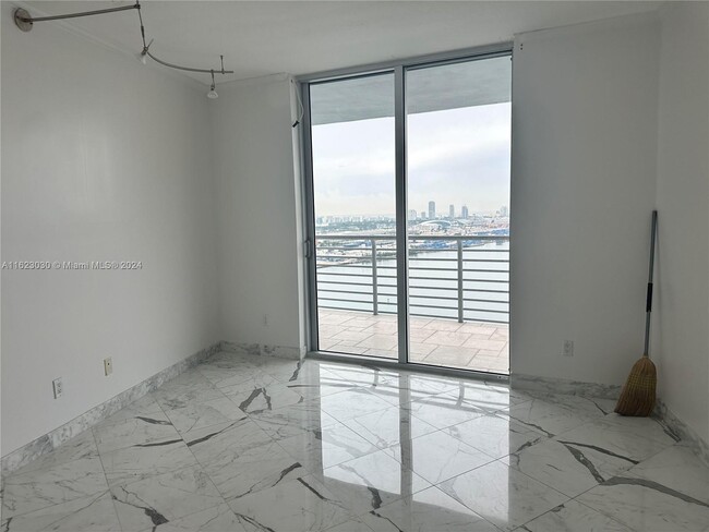 Building Photo - 335 S Biscayne Blvd