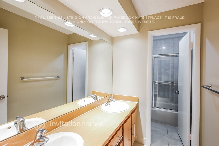 Building Photo - 9436 SW 146th Ct
