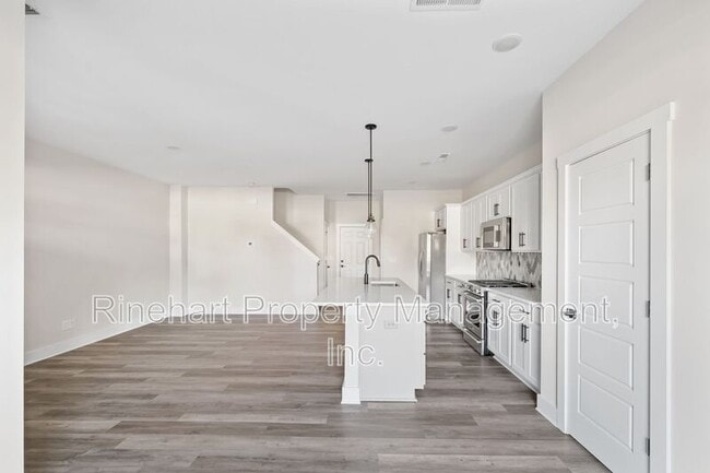 Building Photo - 676 Herlong Ave