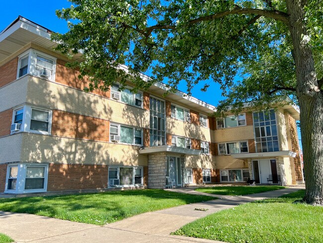 Primary Photo - 7717 W Fullerton Ave