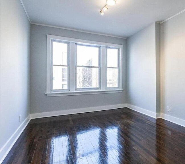 Building Photo - 3 bedroom in Chicago IL 60618