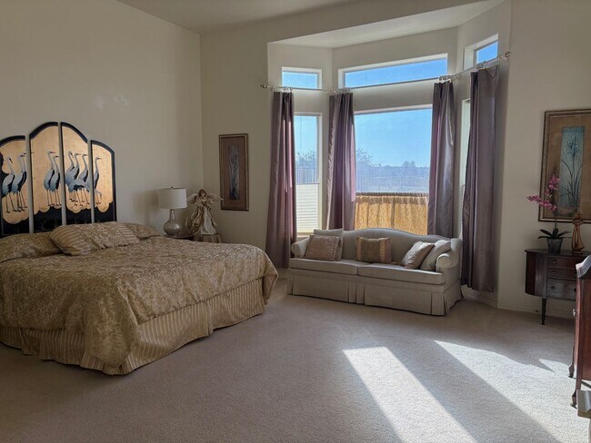 Building Photo - FULLY FURNISHED LUXURY HOME ON GOLF COURSE