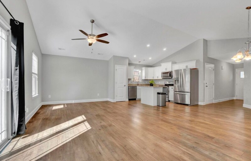 Building Photo - 9 Willow Pines Ct