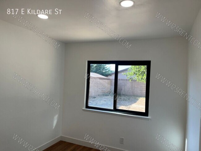 Building Photo - 817 E Kildare St
