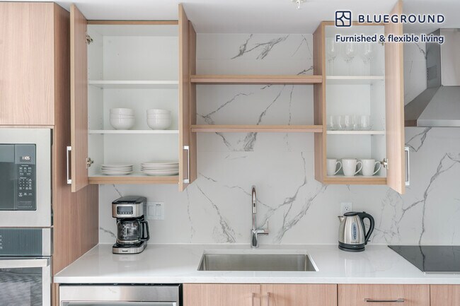 Building Photo - 3275 Washington Blvd