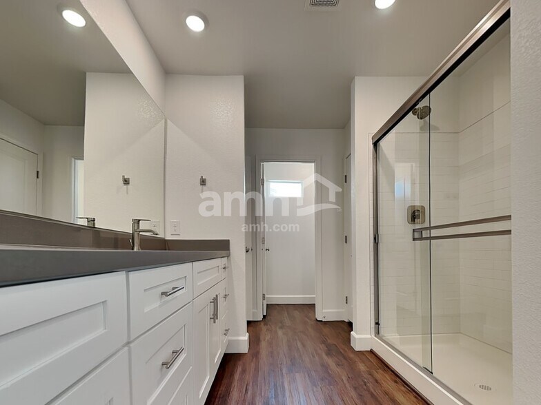 Building Photo - 10324 Beaver Tail St