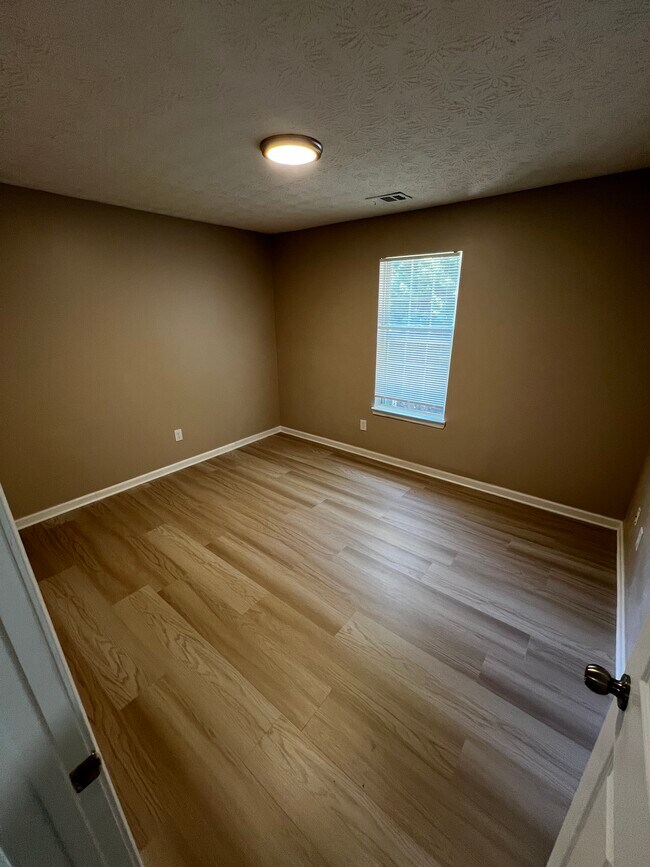 Building Photo - 2381 Rimmele Dr NW