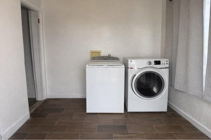 Building Photo - 714 E Eason Ave