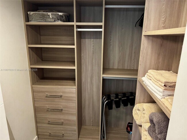 Building Photo - 19555 E Country Club Dr