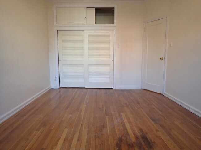 Building Photo - 386 E 54th St