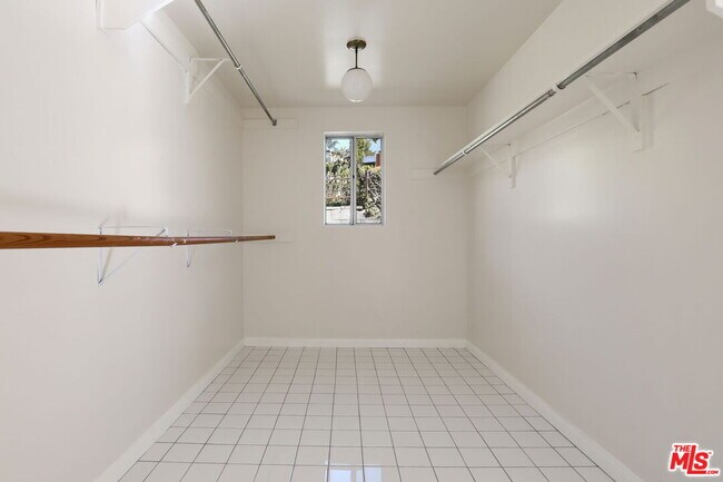 Building Photo - 1340 El Hito Cir