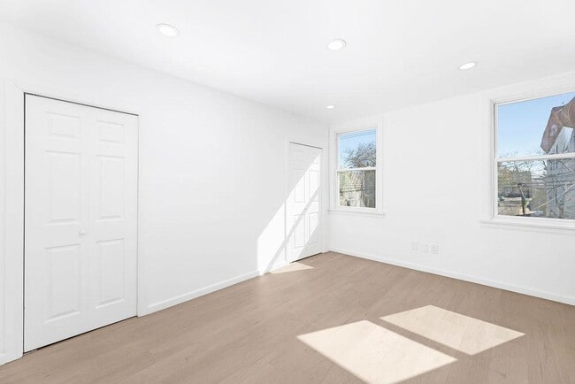 Building Photo - 80 Ferry St