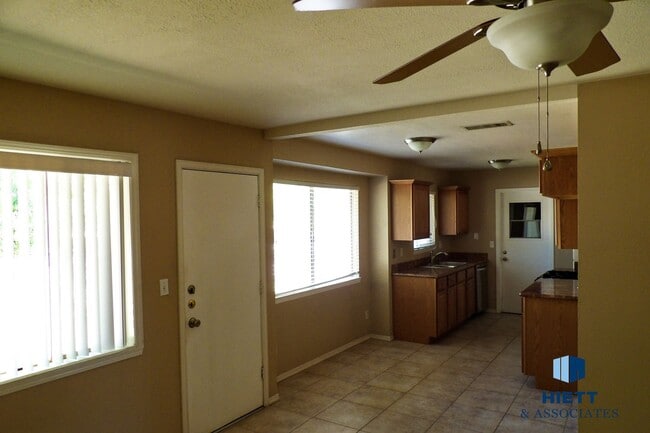 Building Photo - Gorgeous Upper Valley rental home