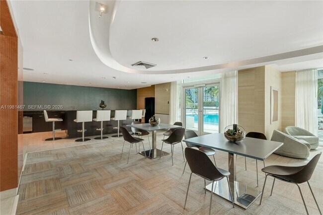 Building Photo - 950 Brickell Bay Dr