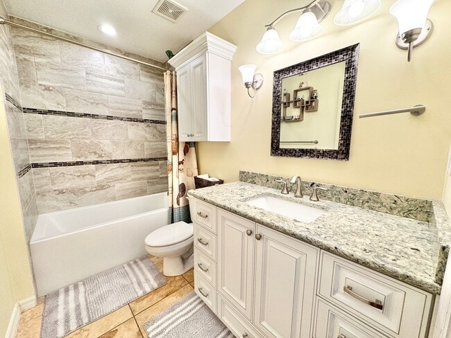 Building Photo - ** BOTANICAL PLACE ** 3 BED / 2 BATH - CON...