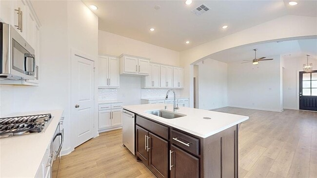 Building Photo - 570 Sand Branch Dr