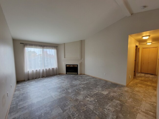 Building Photo - Horn Rapids Home with Bonus Room, Deck, an...