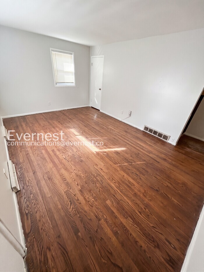 Building Photo - 1359 Cove Ln