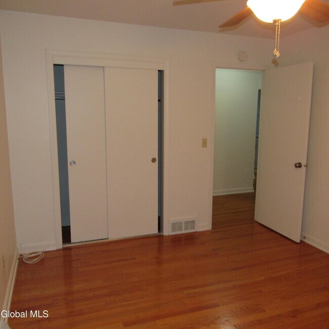 Building Photo - 34 B Commodore St