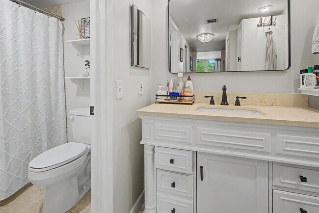 Building Photo - 3930 Oaks Clubhouse Dr