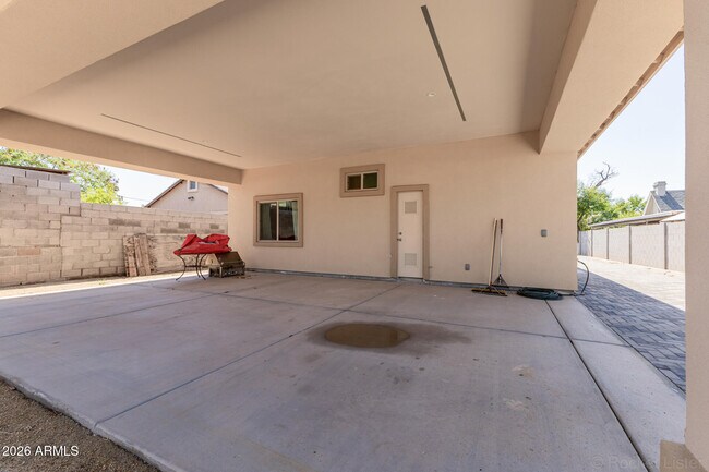 Building Photo - 1908 E Harvard St