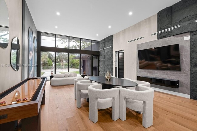 Building Photo - 400 NW 49th St