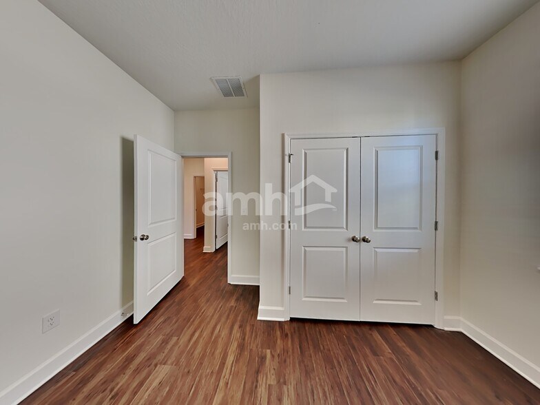 Building Photo - 2105 Saffron Walden Dr