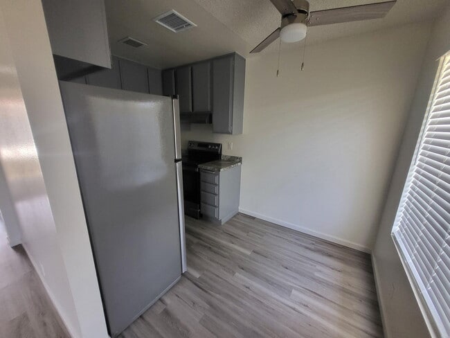 Building Photo - 82075 Country Club Dr