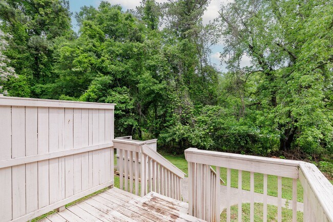 Building Photo - 215 Jennings Mill Rd