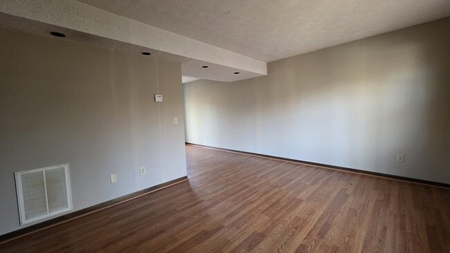 Building Photo - Townhouse in Smoketree Apartments