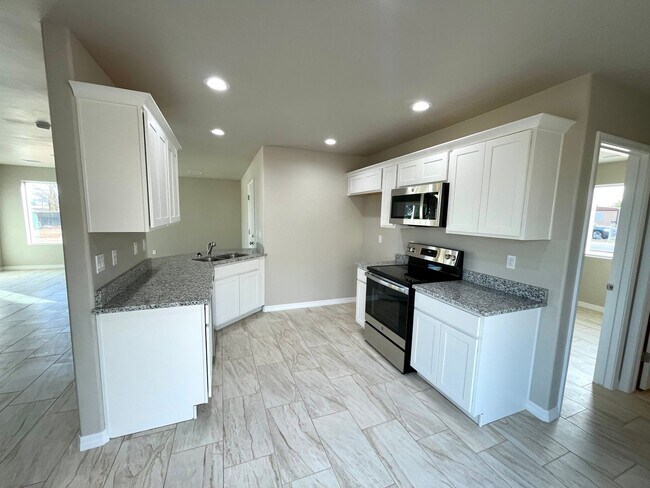 Building Photo - Cute home built in 2023 with garage and la...