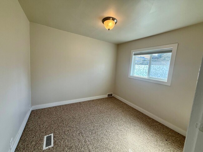 Building Photo - North Queen Anne Home