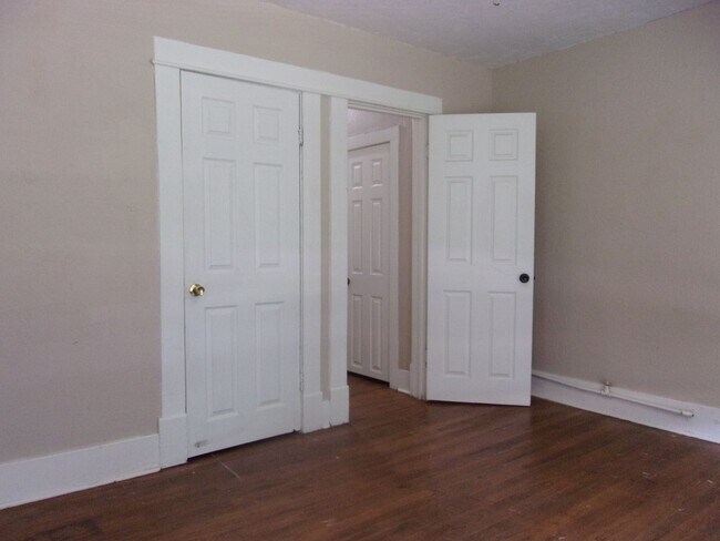 Building Photo - 2 BED 1 BATH HOME WESTLAWN PARK ADDITION O...