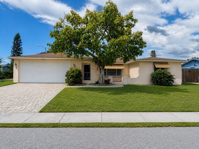 Building Photo - 7725 Bloomfield Dr