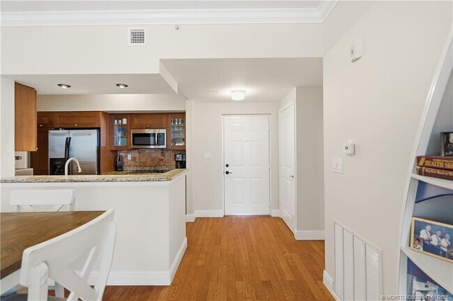 Building Photo - 975 NW Flagler Ave