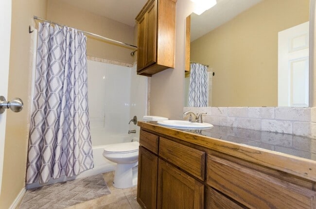 Building Photo - Beautiful Stone/Brick 3 Bedroom 2 Bath Home in Capitol Heights!!