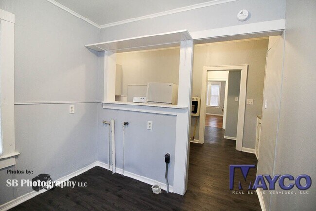 Building Photo - 1 bedroom duplex apartment in Highland!