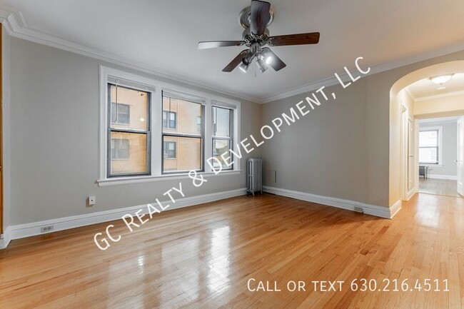 Building Photo - *** 2 FREE WEEKS OF RENT! SPACIOUS 1 BED I...