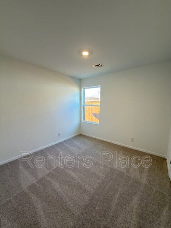 Building Photo - 1111 Raven Dr